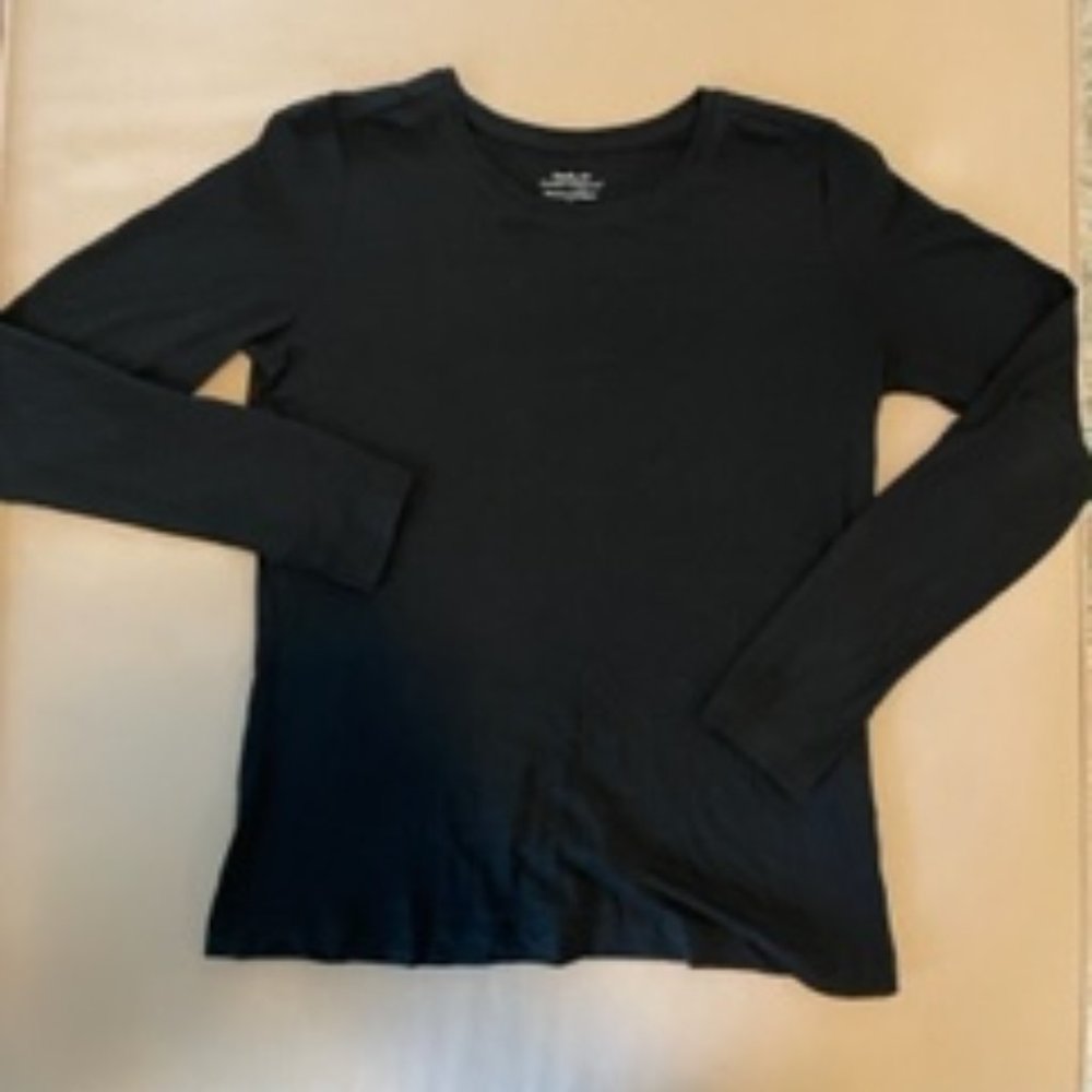 Banana Republic Black Long Sleeve timeless tee